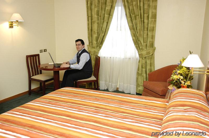 圣地亚哥德阿尔马格罗蒙特港酒店 客房 照片